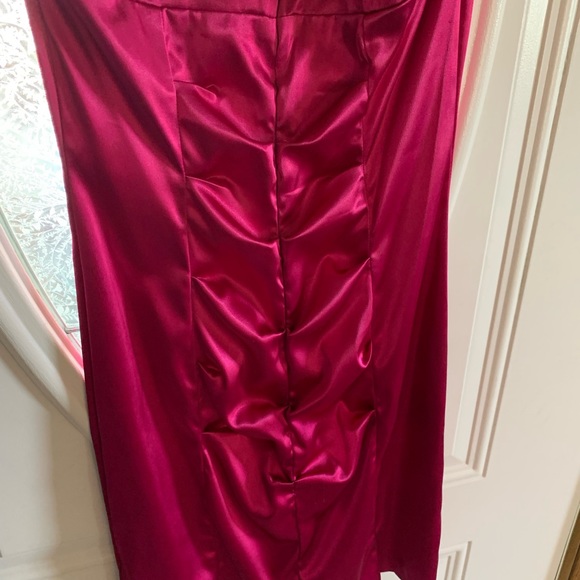 Strapless, Size 3/4 satin dress, dark pink, super adorable &  in great shape! - Picture 2 of 10